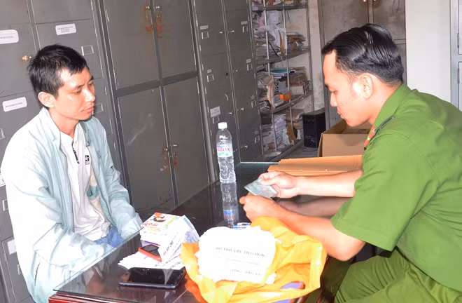 Hoàn tại cơ quan Công an.