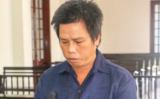 Phát tại phiên toà. Phát tại phiên toà.