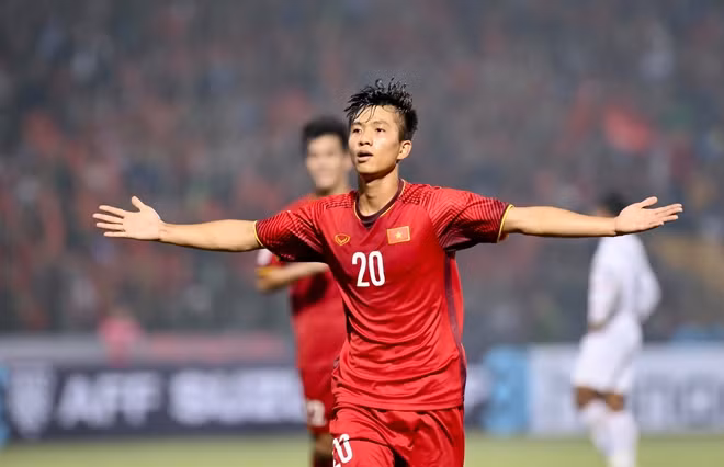 Văn Đức ăn mừng bàn thắng 3-0 - Ảnh: LT