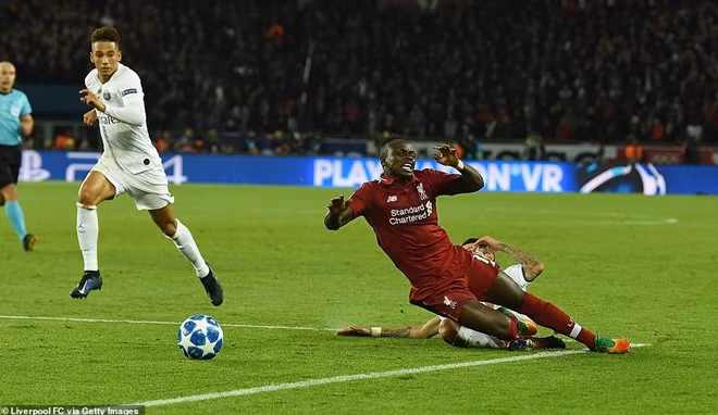 Sadio Mane quá ngờ nghệch trước những cao thủ như Silva