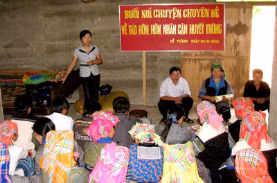 Công tác tuyên truyền về tảo hôn và hôn nhân cận huyết vẫn chưa làm thay đổi được tập tục của người Mông.