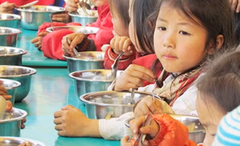 Ngoài ra Đoàn còn tham gia chương trình "Bữa cơm có thịt" do "Quỹ trò nghèo vùng cao" phát động.