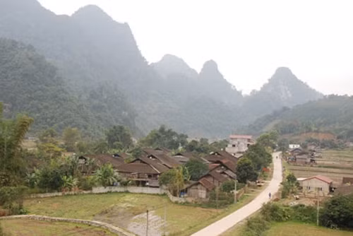 Đâu đó nơi các thôn bản huyện Na Rì vẫn còn có những hoàn cảnh khó khăn, mảnh đời éo le.