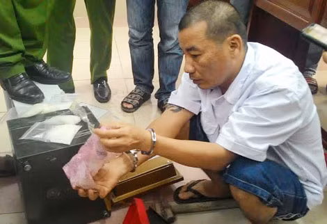 Két sắt điện tử mà Ô dùng chứa ma túy đá.