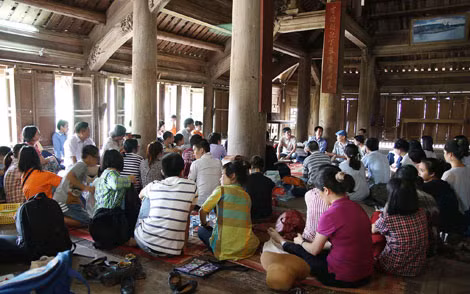 Một buổi gặp mặt của nhóm “Đình làng Việt”.