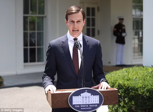 Cố vấn cấp cao Jared Kushner trả lời báo chí sau phiên điều trần. Ảnh: Getty Images.
