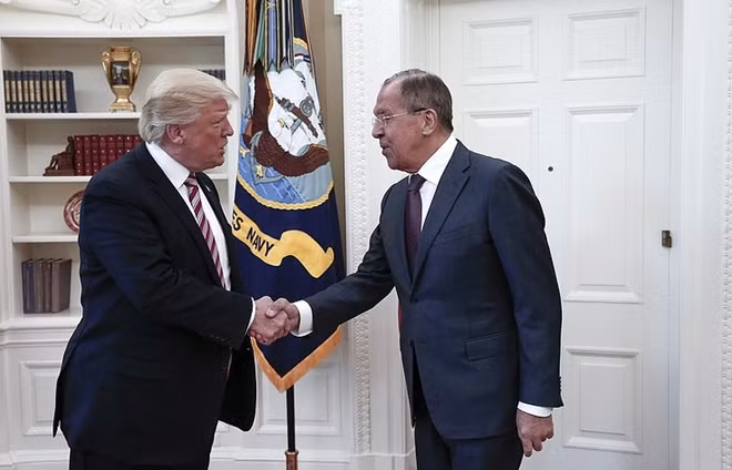 Cuộc gặp song phương tại Nhà Trắng giữa Tổng thống Mỹ Donald Trump và Ngoại trưởng Nga Sergei Lavrov hôm 10-5. Ảnh: TASS.