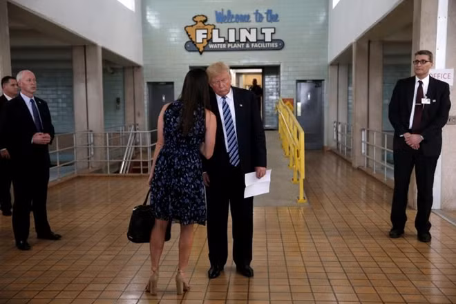 Theo tờ Politico, Tổng thống Donald Trump đã đặt biệt danh cho Hope Hicks là "Hopester", mặc dù cô vẫn gọi ông bằng "Mr. Trump" sau quãng thời gian 3 năm giúp sức.