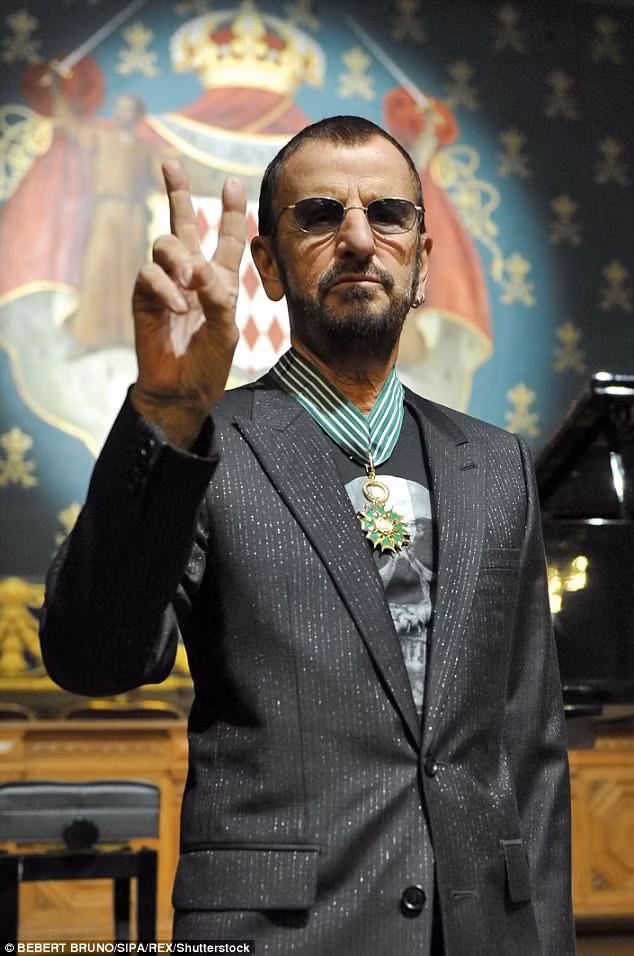 Nghệ sĩ Ringo Starr, một trong bốn "quái thú" của nhóm The Beatles.