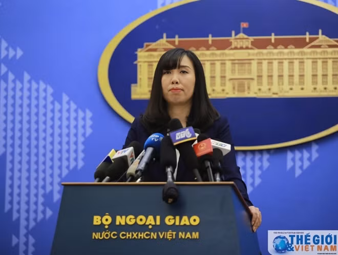 Người Phát ngôn Bộ Ngoại giao Việt Nam Lê Thị Thu Hằng trong buổi họp báo thường kỳ ngày 17-8. Ảnh: Nguyễn Hồng.