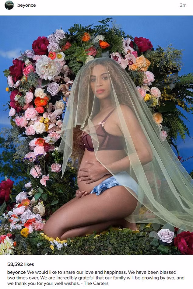 Beyonce cũng đã từng khoe ảnh khi mang thai cặp sinh đôi này.