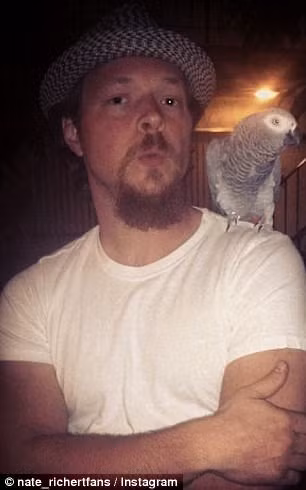 Nam diễn viên Nate Richter (vai Harvey Kinkle) năm nay đã 39 tuổi. Nam diễn viên Nate Richter (vai Harvey Kinkle) năm nay đã 39 tuổi.