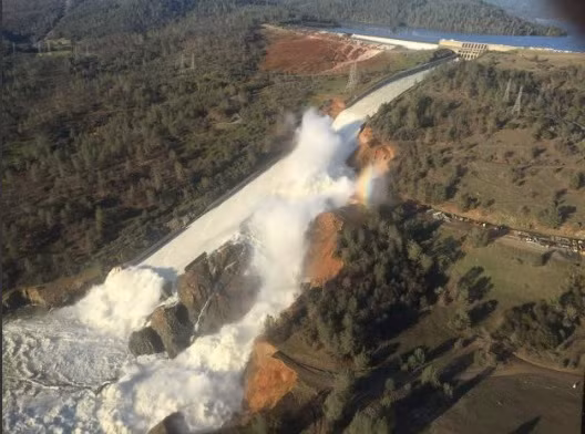 Đập thủy điện Oroville (Ảnh: Reuters)