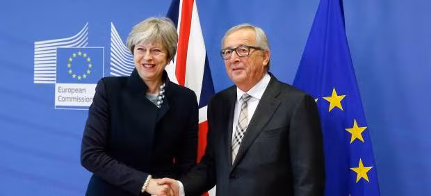 Thủ tướng Anh Theresa May và Chủ tịch Chủ tịch Ủy ban châu Âu (EC) Jean-Claude Juncker. Ảnh: Getty