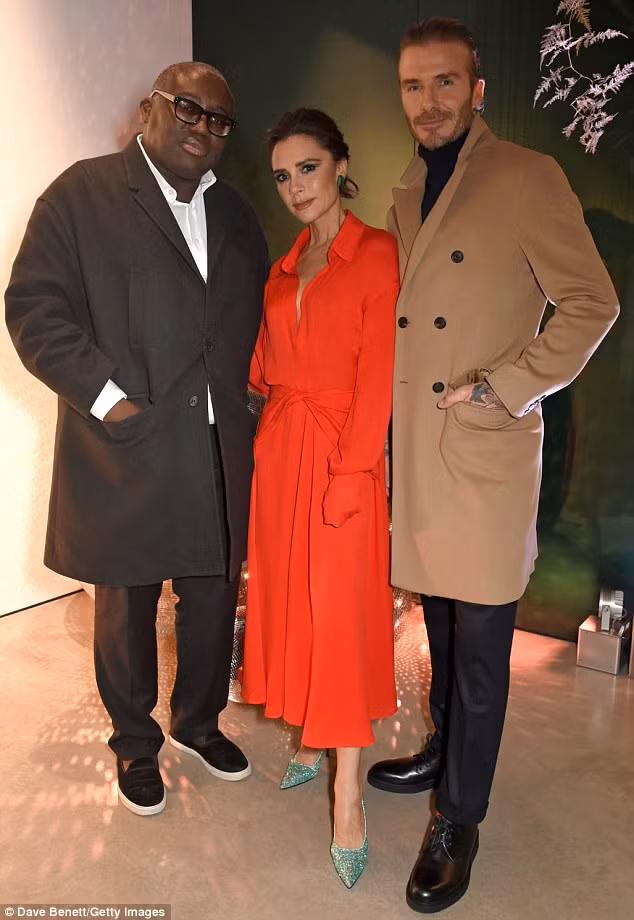 Vợ chồng nhà Beckham và biên tập viên Edward Enninful của tạp chí Vogue Anh. Victoria cũng tiết lộ cô đang làm việc rất năng suất để mở rộng "đế chế thời trang" của mình Vợ chồng nhà Beckham và biên tập viên Edward Enninful của tạp chí Vogue Anh. Victoria cũng tiết lộ cô đang làm việc rất năng suất để mở rộng "đế chế thời trang" của mình