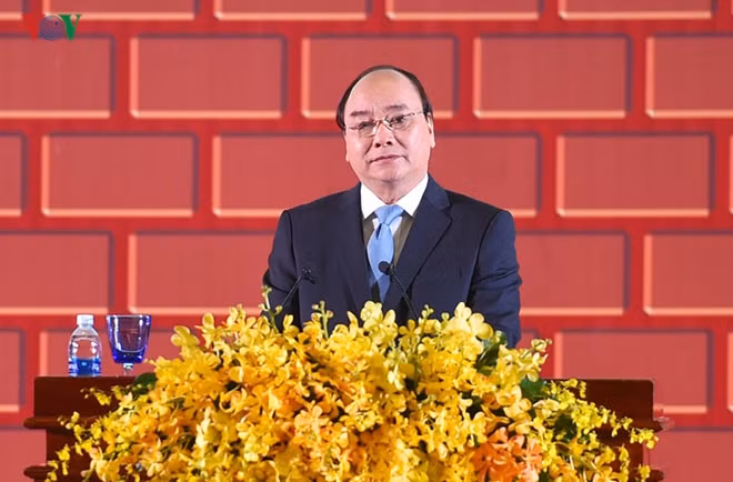 Thủ tướng Nguyễn Xuân Phúc chúc “quan hệ láng giềng tốt đẹp, hữu nghị truyền thống, hợp tác toàn diện, bền vững giữa Việt Nam và Campuchia mãi mãi như dòng Mekong nối liền hai nước.”