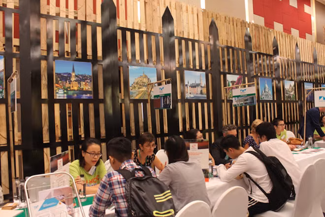 Tại đây, các bạn học sinh, sinh viên và các phụ huynh sẽ được gặp gỡ trực tiếp với đại diện của các trường đại học tại Pháp trong nhiều lĩnh vực như thương mại, kỹ sư, khoa học chính trị và quản lý nhà hàng - khách sạn.