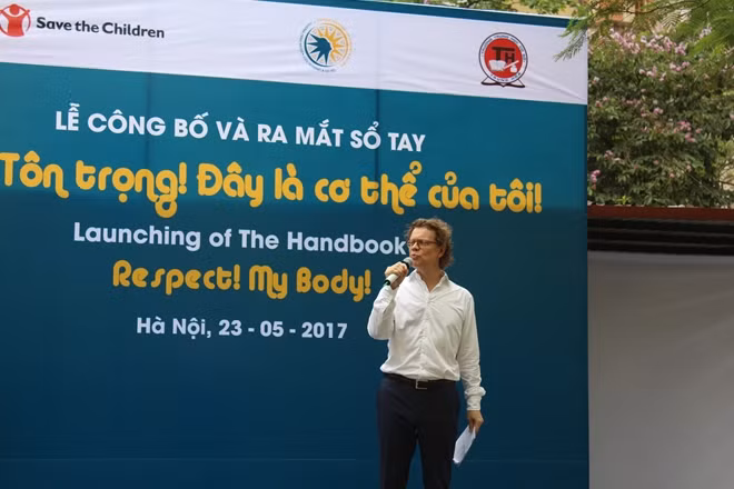 Đại sứ Thụy Điển phát biểu khai mạc.