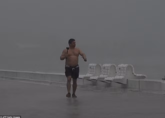 Một người dân cho biết, tầm nhìn xa là không nhìn thấy gì cả.