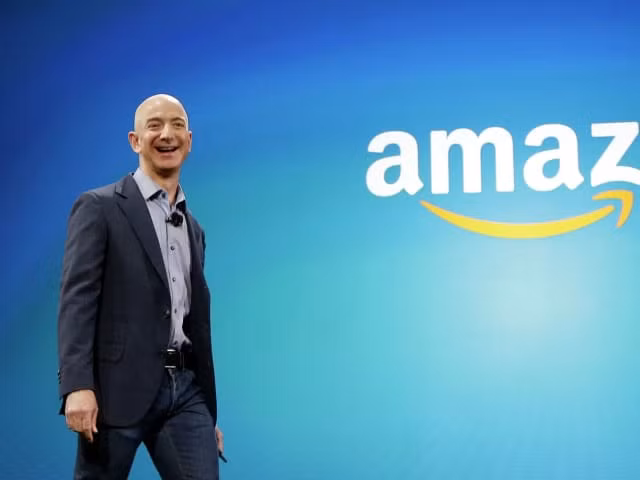 Nhà sáng lập, kiêm Giám đốc điều hành trang mua bán trực tuyến Amazon. Tổng tài sản: 72,8 tỷ USD.