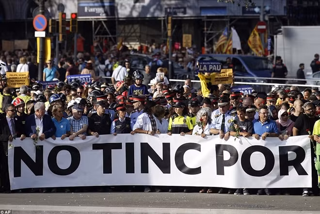 Khẩu hiệu "No Tinc Por" (Tôi không sợ) của người dân Tây Ban Nha.