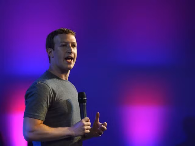 “Cha đẻ” kiêm Giám đốc điều hành của mạng xã hội Facebook. Tổng tài sản: 56 tỷ USD.
