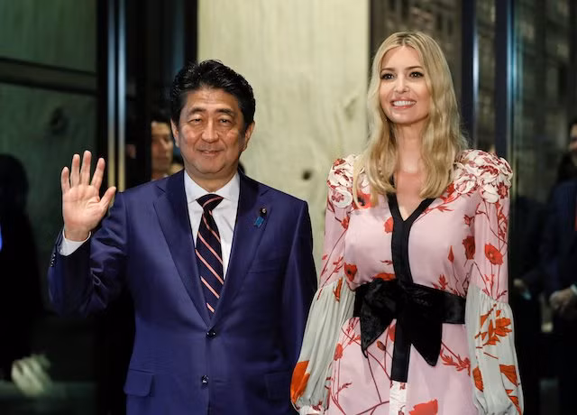 Cố vấn cao cấp Nhà Trắng Ivanka Trump và Thủ tướng Nhật Bản Shinzo Abe đã có bài phát biểu tại Hội nghị Thượng đỉnh Phụ nữ Thế giới. Ảnh: Getty
