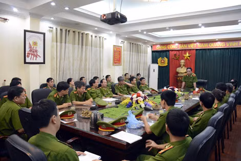 Thiếu tướng Nguyễn Xuân Lý chỉ đạo công tác tại Cục CSMT.