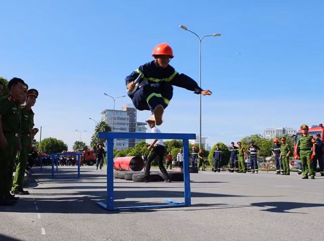 Và vượt chướng ngại vật.