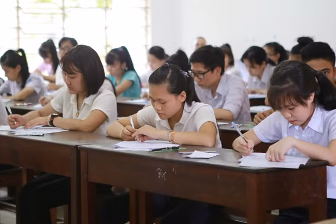 Các thí sinh tham dự kỳ thi THPT Quốc gia 2016 tại cụm thi số 39 do ĐH Huế chủ trì.