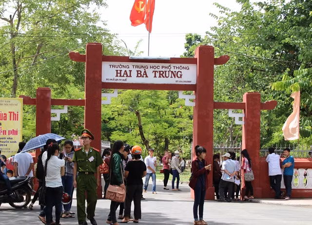 Trường THPT Hai Bà Trưng, TP Huế. Trường THPT Hai Bà Trưng, TP Huế.