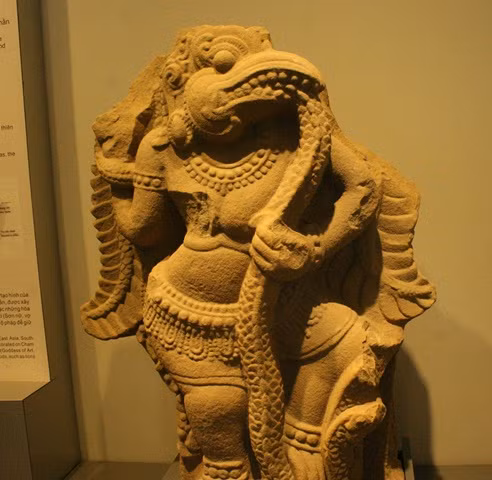 Tượng Chim thần Garuda, Tháp Mẫm, Bình Đình, thế kỷ XII-XIII.