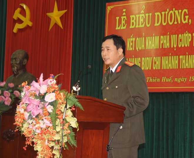 Đại tá Lê Quốc Hùng, Giám đốc Công an tỉnh Thừa Thiên- Huế phát biểu tại buổi lễ.