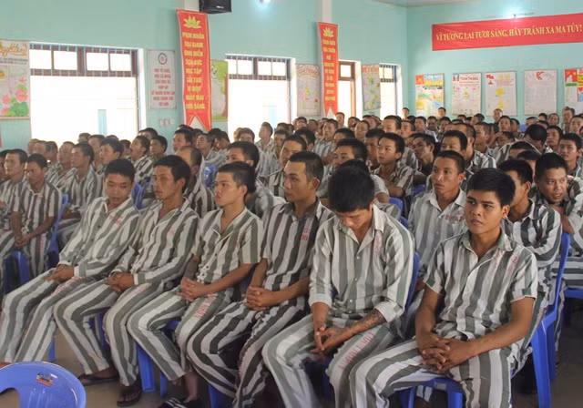 Các phạm nhân tại Trại giam Bình Điền tham gia chương trình "Thắp sáng ước mơ hoàn lương".