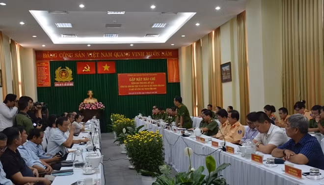 Buổi gặp mặt diễn ra trong không khí thân tình, chân thành.