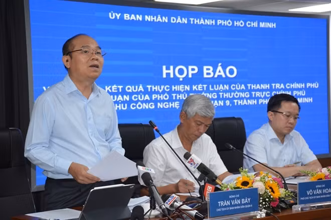 Theo ông Trần Văn Bảy, Chủ tịch UBND quận 9, thời gian qua có một số thông tin phản ánh chưa đúng về một số thông tin dự án, có phần trách nhiệm của chính quyền chưa chủ động cung cấp thông tin cho báo chí.