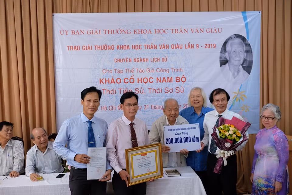 Công trình “Khảo cổ học Nam bộ” được trao giải thưởng Trần Văn Giàu 