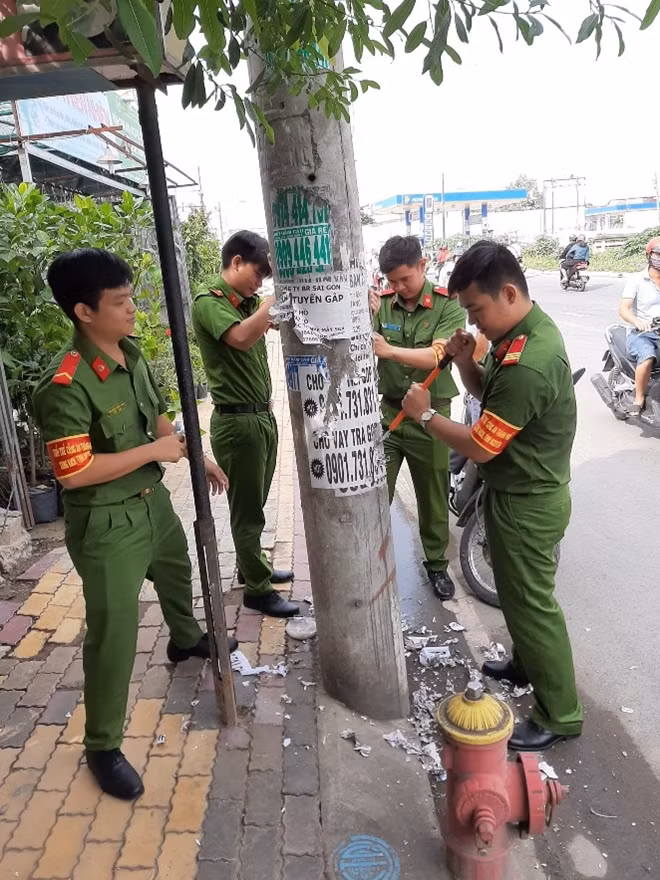 Theo Đại úy Nguyễn Công Danh, trong năm 2019, nhằm thể hiện vai trò xung kích của tuổi trẻ, Đoàn Công an thành phố đã chủ trì phối hợp với các đơn vị liên quan thực hiện công trình “Tuổi trẻ Công an TP Hồ Chí Minh xung kích đấu tranh phòng chống tội phạm liên quan tín dụng đen trên địa bàn thành phố”. Các đơn vị đã phối hợp tổ chức tuyên truyền pháp luật về phương thức thủ đoạn hoạt động của các loại tội phạm liên quan tín dụng đen, kết hợp phát các tờ bướm tuyên truyền theo hình thức inforaphic và trình chiếu clip về những hậu quả nghiêm trọng, những vụ án liên quan đến hoạt động tín dụng đen đã được Công an TP Hồ Chí Minh khám phá, xử lý trong thời gian qua.