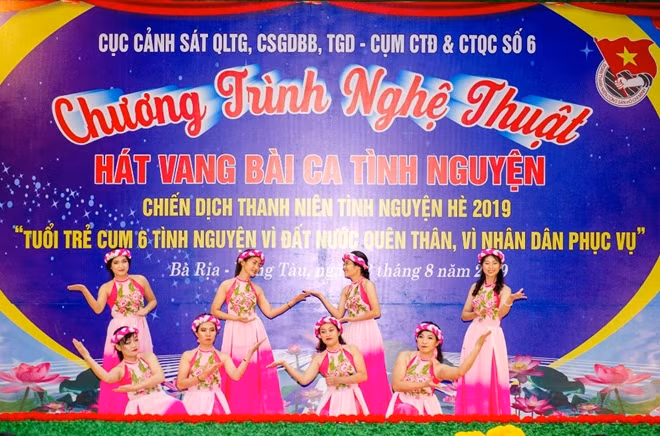 Một tiết mục văn nghệ chào mừng chiến dịch Thanh niên tình nguyện hè năm 2019.