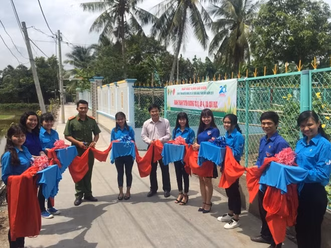 Tổ chức cho ĐVTN làm hơn 1.100m đường bêtông nông thôn; Vận động kinh phí tổ chức chương trình “Xuân Biên giới” tổng số tiền hơn 476 triệu đồng; Vận động kinh phí xây tặng 11 cây cầu bê tông nông thôn với tổng giá trị hơn 1 tỷ 750 triệu đồng; Xây tặng 48 căn nhà đồng đội, nhà tình nghĩa, trị giá 1 tỷ 608 triệu đồng; Tổ chức khám bệnh, phát thuốc, tặng quà cho hơn 3.620 người dân tại quận 8, Nhà Bè, Bình Chánh, Củ Chi, Long An, Tây Ninh, Bến Tre, An Giang… với tổng kinh phí 1 tỷ 185 triệu đồng...