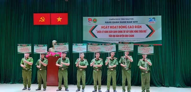 Thượng úy Đặng Văn Thắng, Phó Bí thư thường trực Đoàn Công an TP Hồ Chí Minh, cho biết trong giai đoạn năm 2014 - 2019, Đoàn Công an thành phố trong các chiến dịch tình nguyện hè, trọng tâm là Chiến dịch tình nguyện Hành quân xanh, đã tổ chức hàng trăm buổi tuyên truyền pháp luật trên các lĩnh vực phòng chống bạo lực, tội phạm học đường, ma túy, Luật Giao thông đường bộ, đường thủy, phòng chống đuối nước… cho hàng ngàn lượt người dân trên địa bàn thành phố.