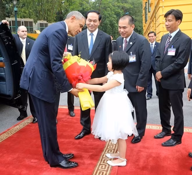 Phạm Tuấn Anh phiên dịch cho TT Mỹ trong cuộc gặp giữa 2 nhà lãnh đạo của 2 nước