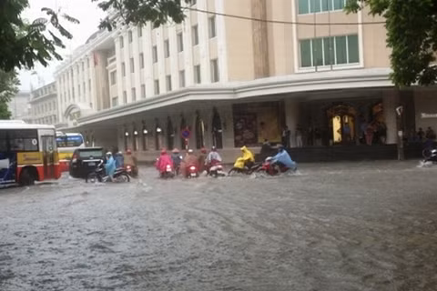 Chiều tối nay Hà Nội có khả năng sẽ tiếp tục có mưa rào và giông