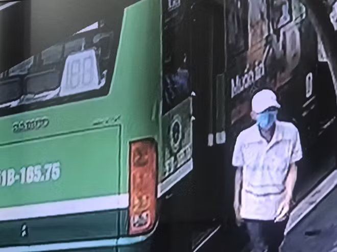 Hình ảnh "phù thủy" Nguyễn Hòa do Công an trích xuất từ camera Bến xe Miền Đông.