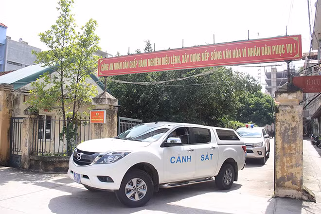 Tổ công tác Phòng Bưu chính lên đường làm nhiệm vụ.