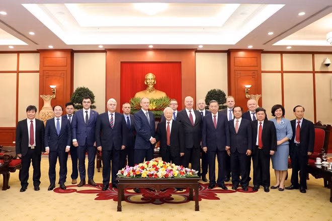 Các đại biểu dự buổi tiếp. Các đại biểu dự buổi tiếp.