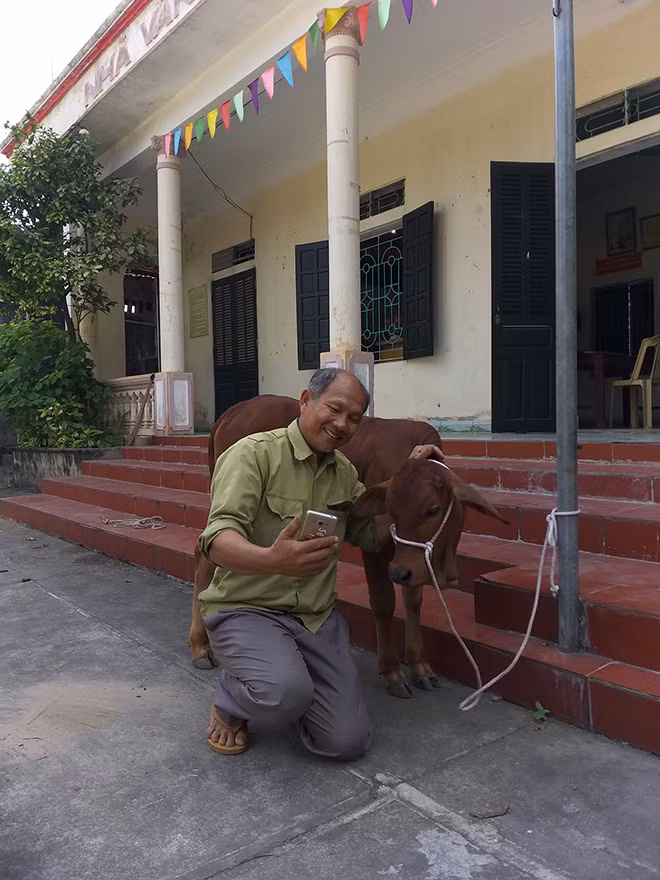 Người cựu binh Trần Bình Yên luôn hăng say lao động, vui sống ngay trên mảnh đất ông cha để lại.