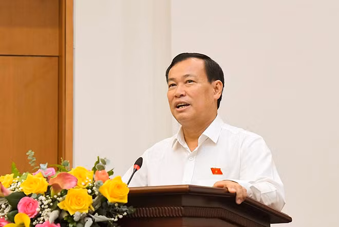 Chủ nhiệm Ủy ban Quốc phòng và An ninh Lê Tấn Tới phát biểu tại cuộc gặp mặt.