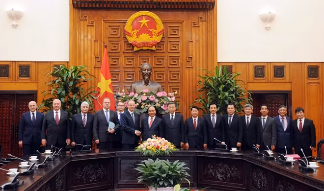 Thủ tướng Nguyễn Xuân Phúc, Bộ trưởng Tô Lâm và Thư ký Hội đồng an ninh quốc gia Nga Patrusev Nikolai Platonovich cùng các đại biểu. Thủ tướng Nguyễn Xuân Phúc, Bộ trưởng Tô Lâm và Thư ký Hội đồng an ninh quốc gia Nga Patrusev Nikolai Platonovich cùng các đại biểu.