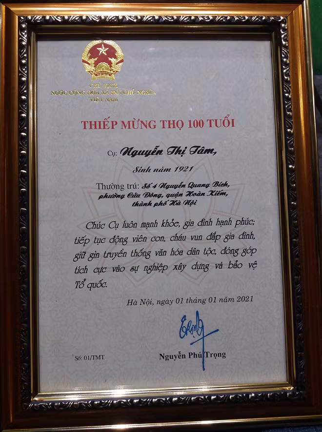Thiếp mừng thọ 100 tuổi của Chủ tịch nước Nguyễn Phú Trọng chúc mừng cụ Tâm.